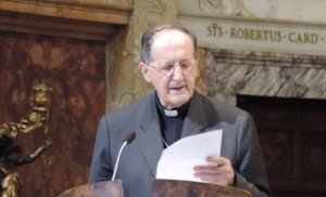 Cardinal Stella s'adresse aux diacres